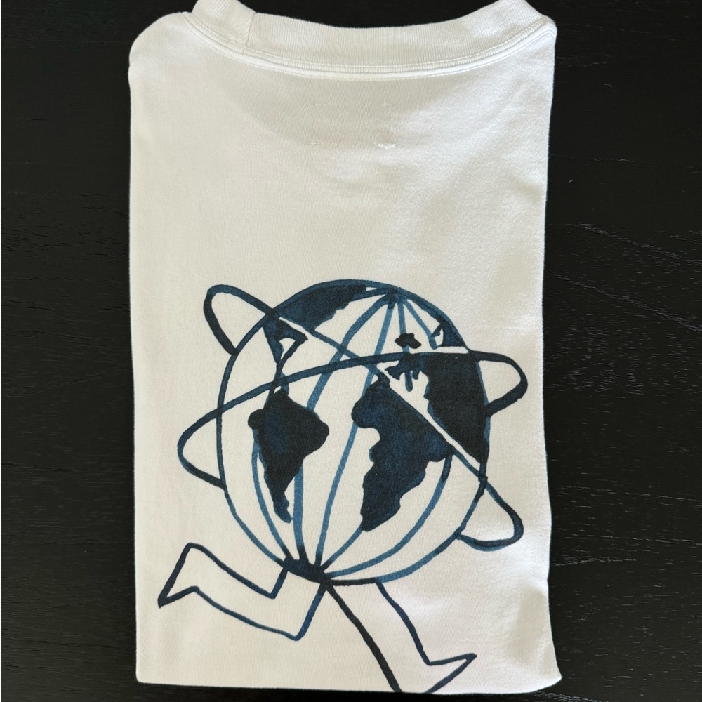 SOLD 🌎 ALD World's Borough Graphic Tee 🌎